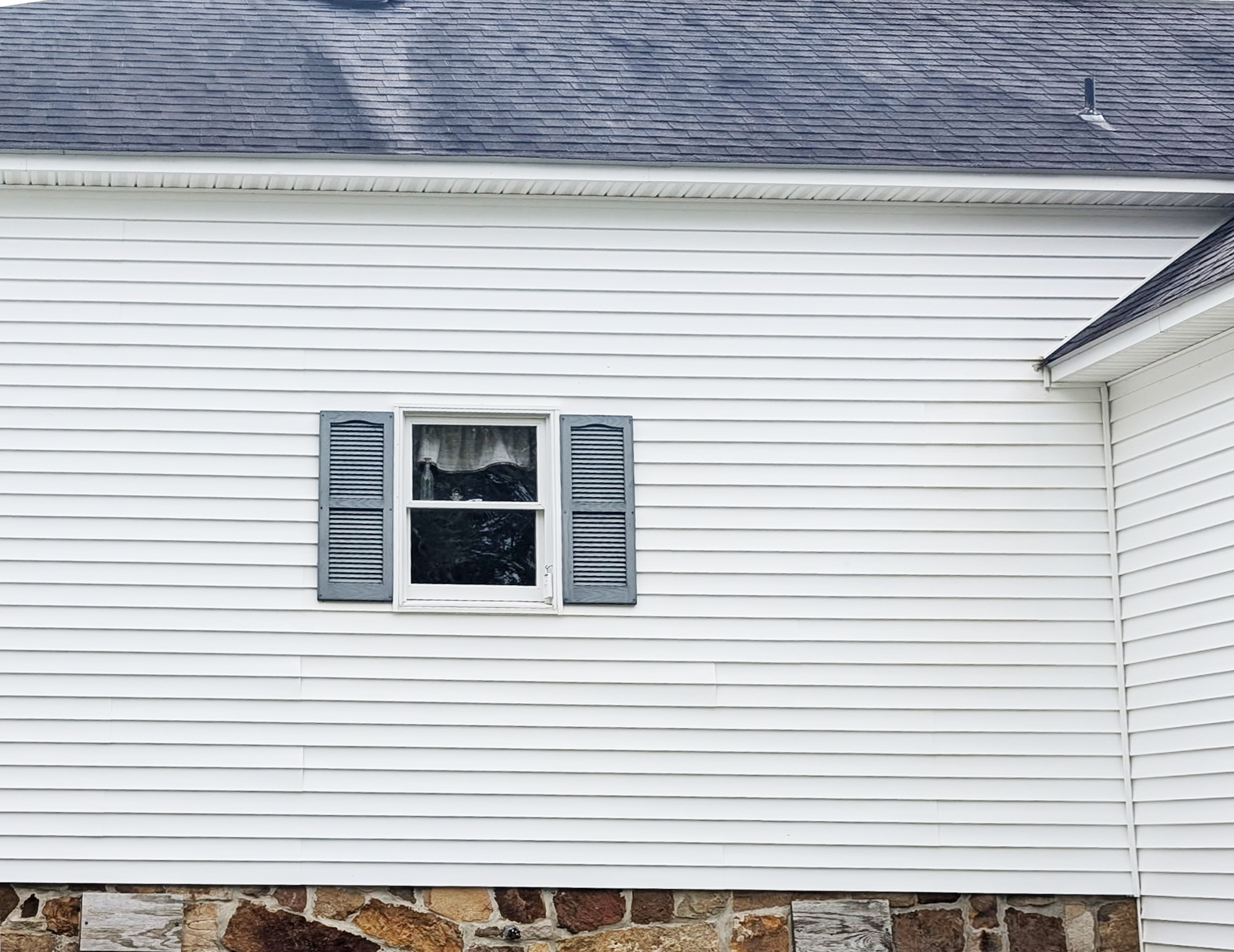 Before and after House Washing